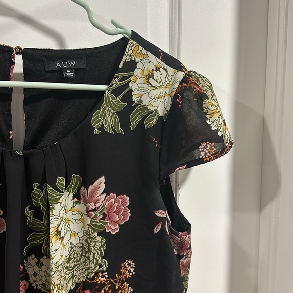 AUW Floral Scoop-neck Top with Keyhole Back - Picture 4 of 6